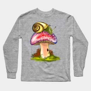 Snail chillin on a Mushroom. Long Sleeve T-Shirt